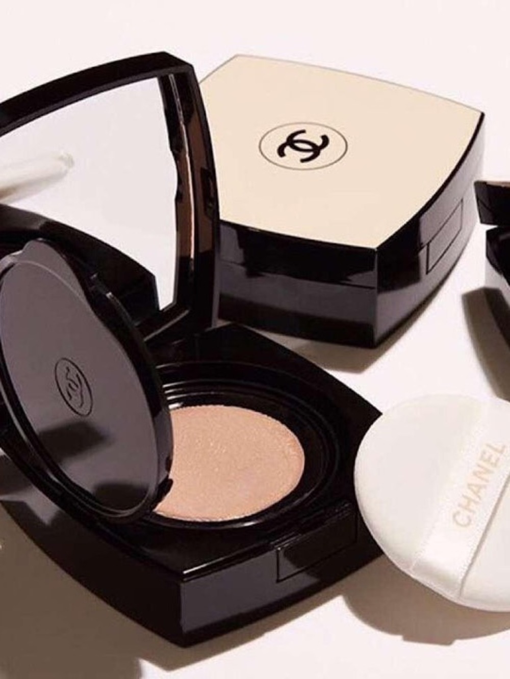 CHANEL Les Beiges Cushion Healthy Glow Gel Touch Foundation N30 - NWT SEALED